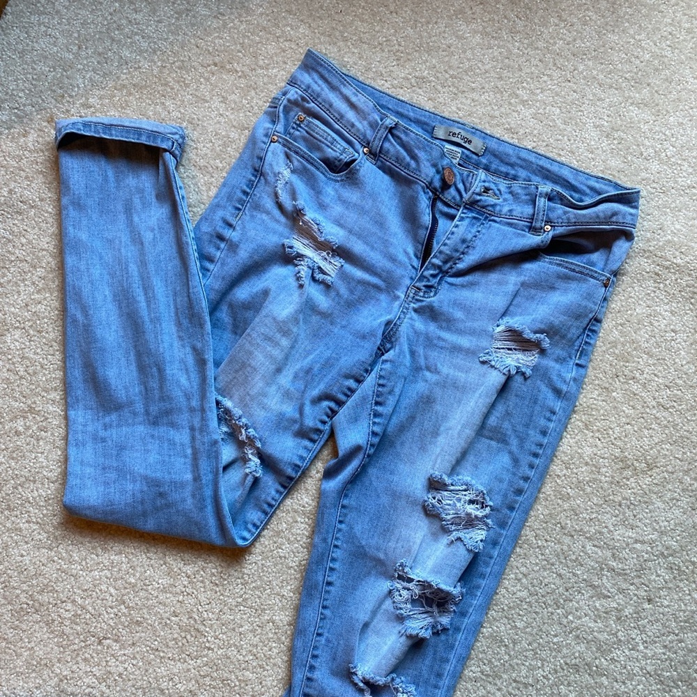 Light wash ripped skinny jeans